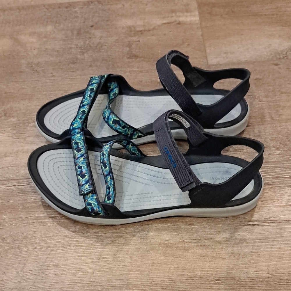 CROCS Women's Navy and Grey Patterned Sandals - Picture 9 of 9